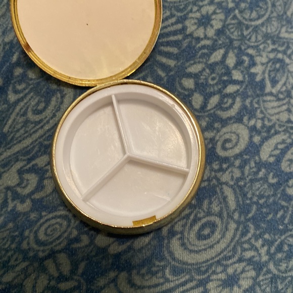 Pill container - Picture 2 of 2